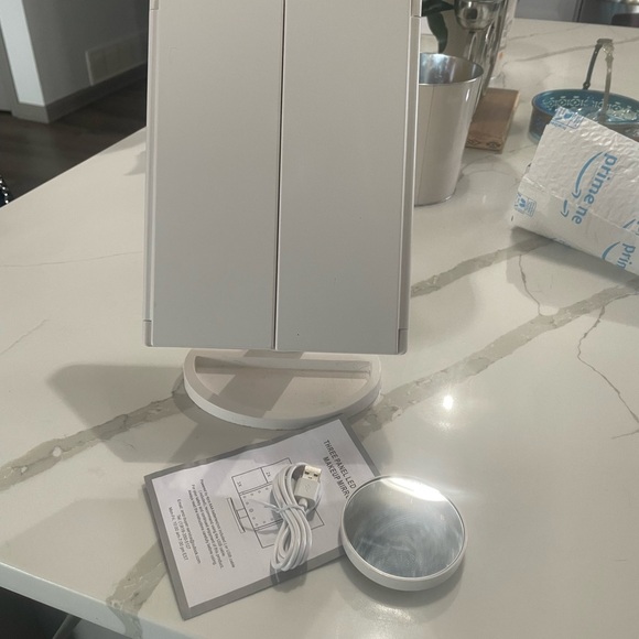 Makeup Vanity Mirror - Picture 5 of 5